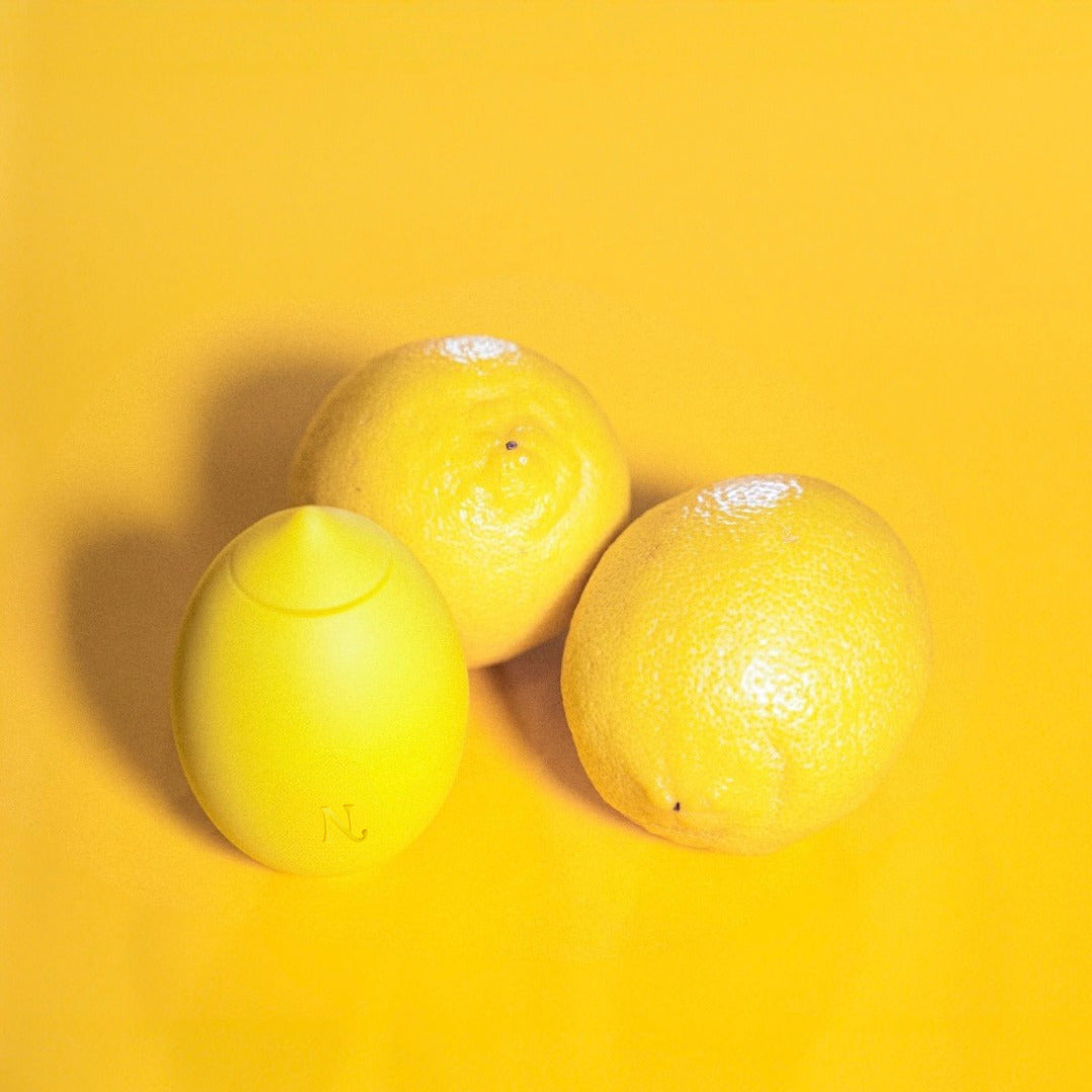 Lemon Clitoral Vibrator - en mano